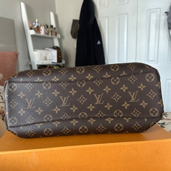 Louis Vuitton Rivoli mm - Picture 10 of 10